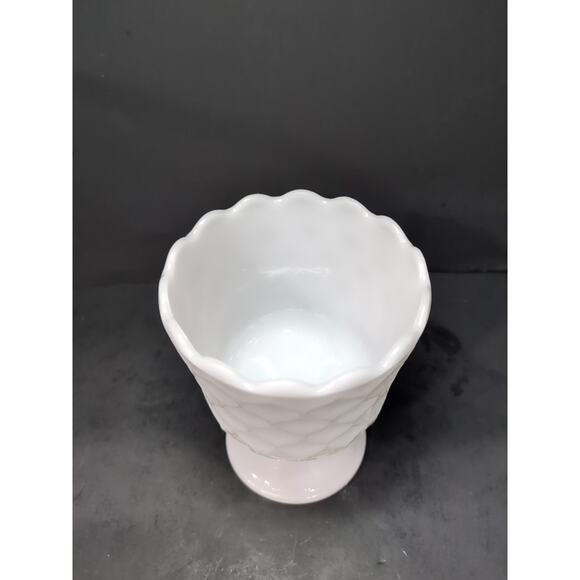 Vintage E. O. Brody Co Honeycomb Milk Glass Footed Vase MJ-42 - Picture 5 of 9